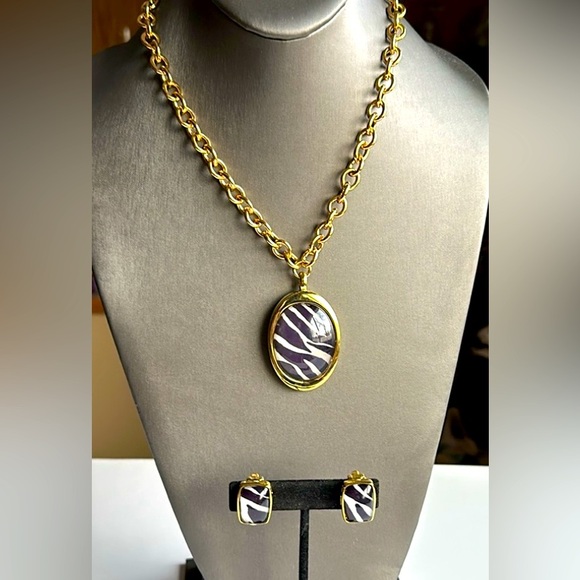Joan Rivers Signed Classics Zebra Animal Print Necklace & Earrings Jewelry Set - Picture 2 of 8